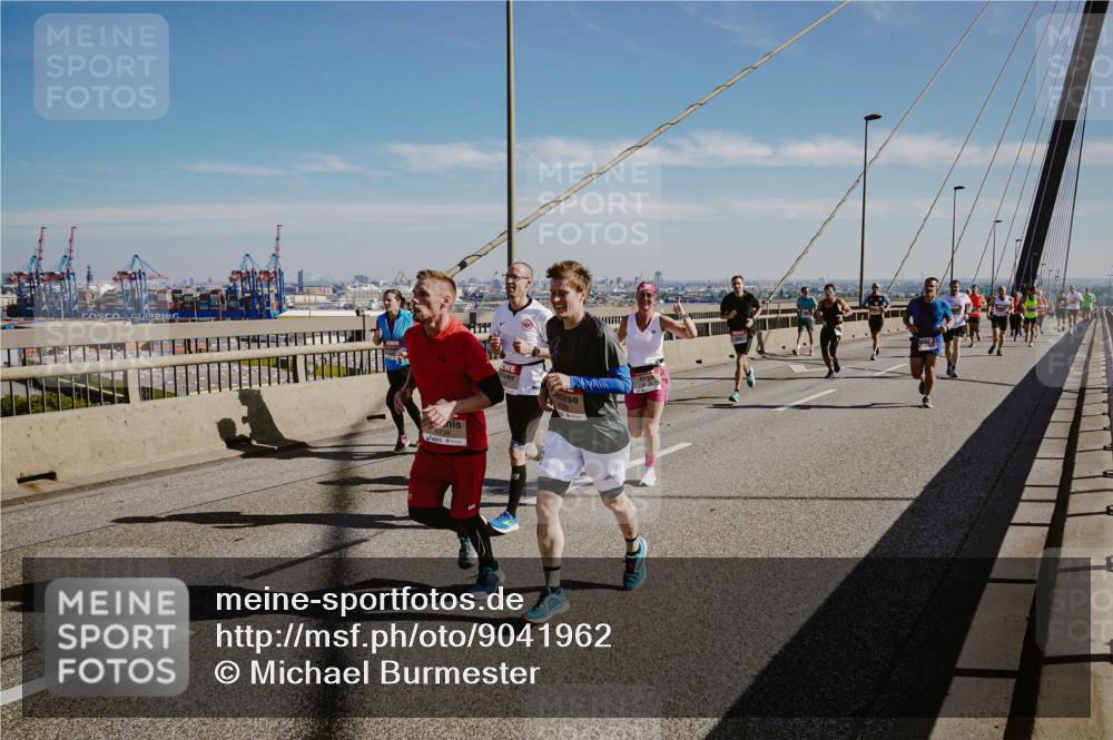 03.10.2025 - Köhlbrandbrückenlauf Michael Burmester http://msf.ph/oto/9041962 03.10.2025 12:23:15 Position 1  meine-sportfotos.de