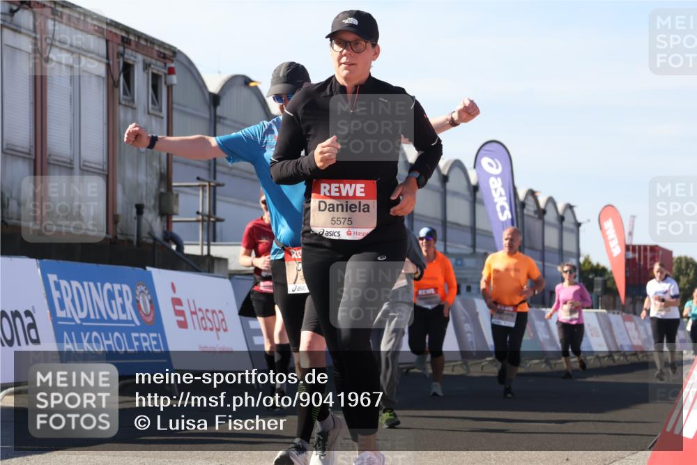 03.10.2025 - Köhlbrandbrückenlauf Luisa Fischer http://msf.ph/oto/9041967 03.10.2025 13:35:24 Ziel 4434, 4440, 4886, 4949, 5140, 5279, 5412, 5548, 5575, 6204, 6205, 6358, 6411, 6547 meine-sportfotos.de
