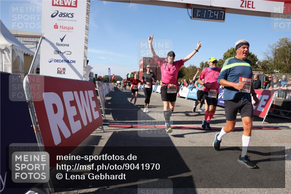 03.10.2025 - Köhlbrandbrückenlauf Lena Gebhardt http://msf.ph/oto/9041970 03.10.2025 13:17:48 Ziel 4410, 4645, 4679, 4829, 5168, 5339, 5685, 5731, 5732, 5917, 6153, 6331, 6388, 6435, 6485, 6704 meine-sportfotos.de