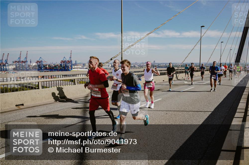 03.10.2025 - Köhlbrandbrückenlauf Michael Burmester http://msf.ph/oto/9041973 03.10.2025 12:23:15 Position 1  meine-sportfotos.de