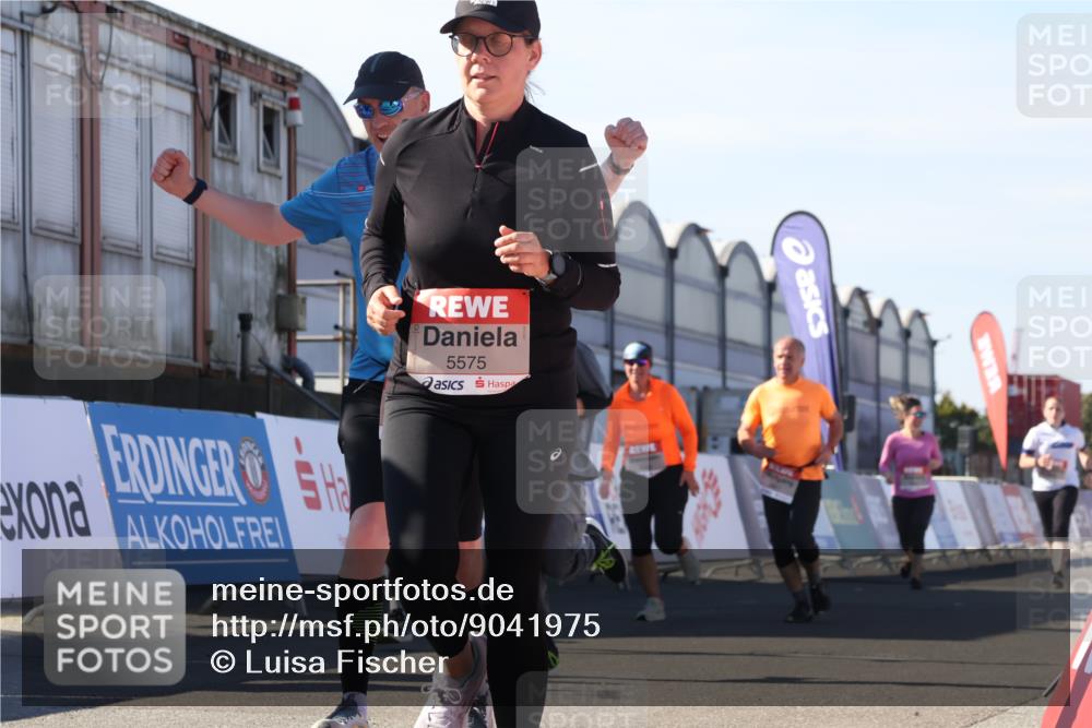 03.10.2025 - Köhlbrandbrückenlauf Luisa Fischer http://msf.ph/oto/9041975 03.10.2025 13:35:24 Ziel 4434, 4440, 4886, 4949, 5140, 5279, 5412, 5548, 5575, 6204, 6205, 6358, 6411, 6547 meine-sportfotos.de