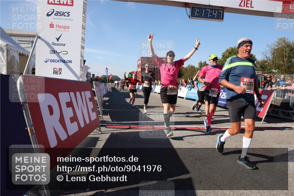03.10.2025 - Köhlbrandbrückenlauf Lena Gebhardt http://msf.ph/oto/9041976 03.10.2025 13:17:48 Ziel 4410, 4645, 4679, 4829, 5168, 5339, 5685, 5731, 5732, 5917, 6153, 6331, 6388, 6435, 6485, 6704 meine-sportfotos.de