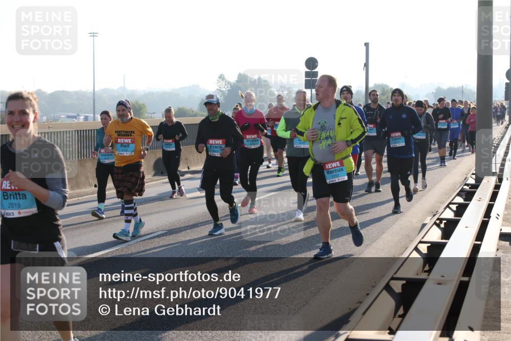 03.10.2025 - Köhlbrandbrückenlauf Lena Gebhardt http://msf.ph/oto/9041977 03.10.2025 09:25:51 Position 1 2019, 3122, 2153 meine-sportfotos.de