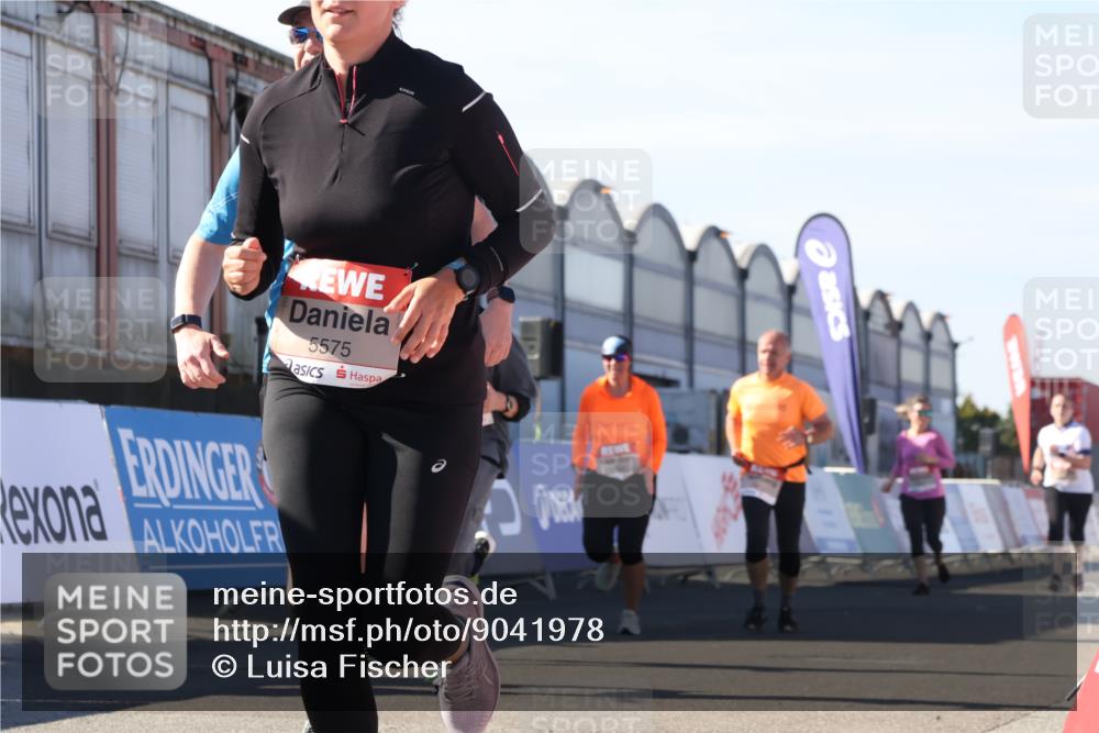 03.10.2025 - Köhlbrandbrückenlauf Luisa Fischer http://msf.ph/oto/9041978 03.10.2025 13:35:24 Ziel 4434, 4440, 4886, 4949, 5140, 5279, 5412, 5548, 5575, 6204, 6205, 6358, 6411, 6547 meine-sportfotos.de