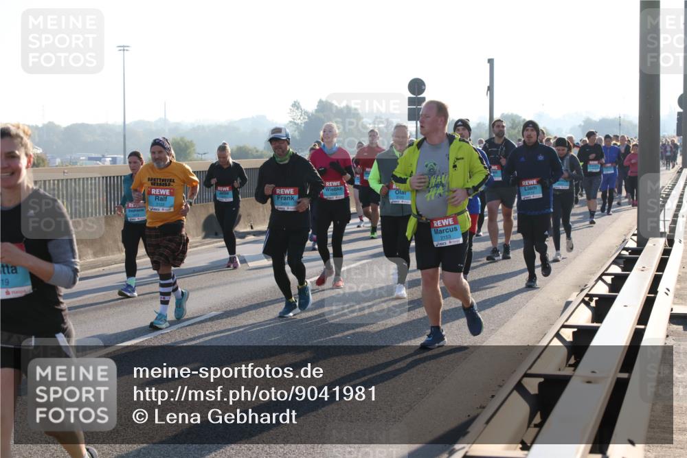 03.10.2025 - Köhlbrandbrückenlauf Lena Gebhardt http://msf.ph/oto/9041981 03.10.2025 09:25:52 Position 1 19, 3455, 3122, 3120, 2153 meine-sportfotos.de