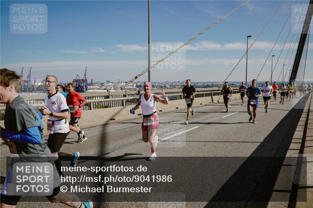 03.10.2025 - Köhlbrandbrückenlauf Michael Burmester http://msf.ph/oto/9041986 03.10.2025 12:23:15 Position 1  meine-sportfotos.de