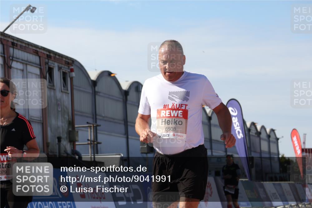 03.10.2025 - Köhlbrandbrückenlauf Luisa Fischer http://msf.ph/oto/9041991 03.10.2025 13:35:42 Ziel 5356, 5517, 5539, 5680, 6079, 6396, 6508 meine-sportfotos.de