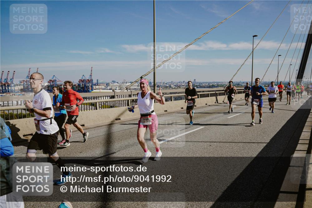 03.10.2025 - Köhlbrandbrückenlauf Michael Burmester http://msf.ph/oto/9041992 03.10.2025 12:23:15 Position 1  meine-sportfotos.de