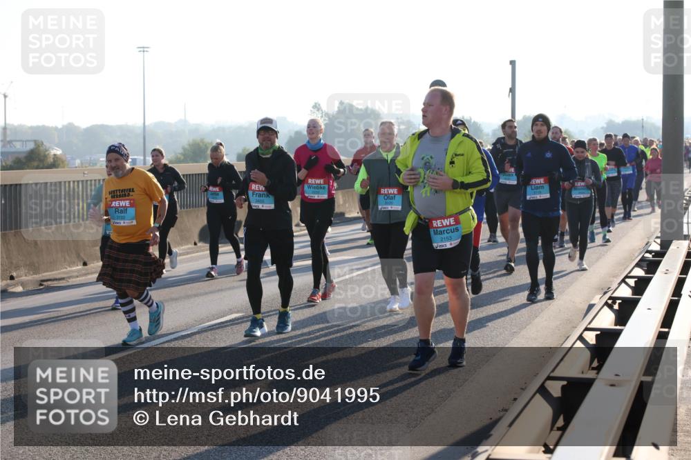 03.10.2025 - Köhlbrandbrückenlauf Lena Gebhardt http://msf.ph/oto/9041995 03.10.2025 09:25:52 Position 1 3455, 3122, 3120, 2153 meine-sportfotos.de