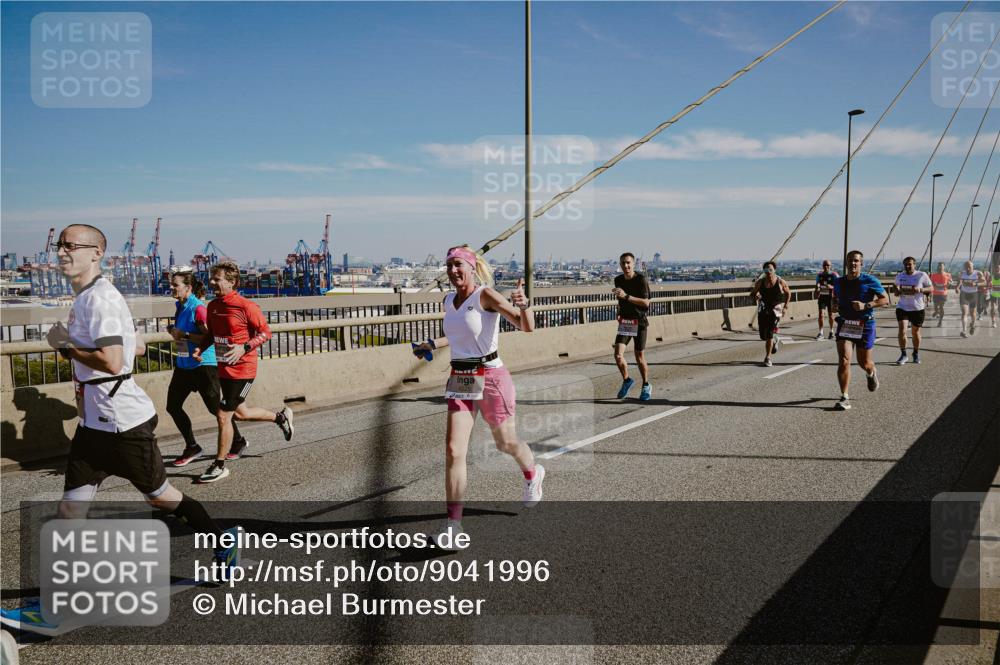 03.10.2025 - Köhlbrandbrückenlauf Michael Burmester http://msf.ph/oto/9041996 03.10.2025 12:23:16 Position 1  meine-sportfotos.de