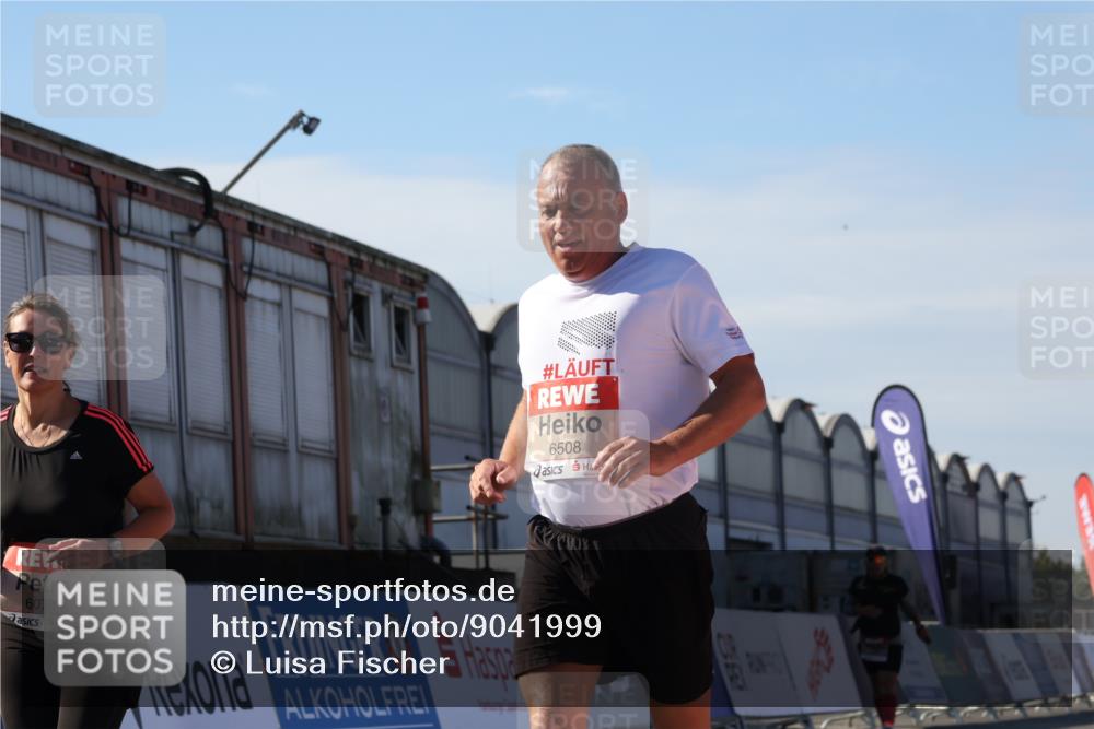 03.10.2025 - Köhlbrandbrückenlauf Luisa Fischer http://msf.ph/oto/9041999 03.10.2025 13:35:42 Ziel 5356, 5517, 5539, 5680, 6079, 6396, 6508 meine-sportfotos.de