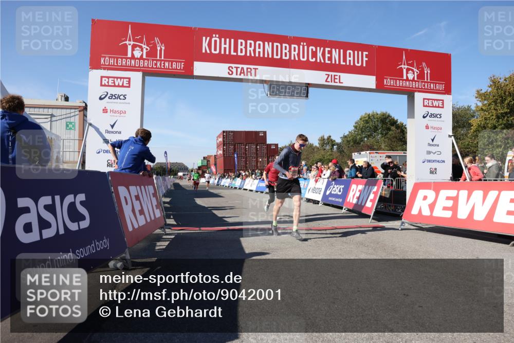 03.10.2025 - Köhlbrandbrückenlauf Lena Gebhardt http://msf.ph/oto/9042001 03.10.2025 12:58:28 Ziel 4083, 4084, 4099, 5706, 5775, 6617, 6732, 6741 meine-sportfotos.de