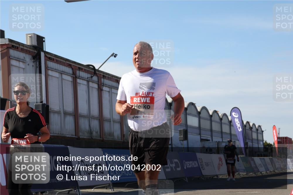 03.10.2025 - Köhlbrandbrückenlauf Luisa Fischer http://msf.ph/oto/9042002 03.10.2025 13:35:42 Ziel 5356, 5517, 5539, 5680, 6079, 6396, 6508 meine-sportfotos.de