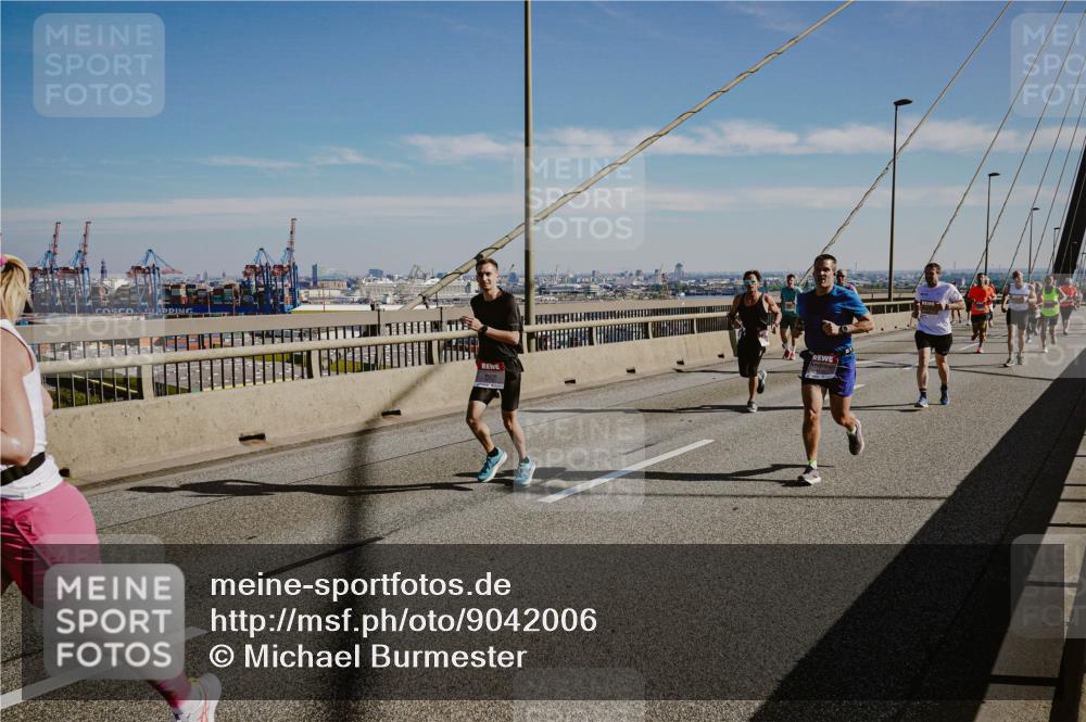 03.10.2025 - Köhlbrandbrückenlauf Michael Burmester http://msf.ph/oto/9042006 03.10.2025 12:23:16 Position 1  meine-sportfotos.de