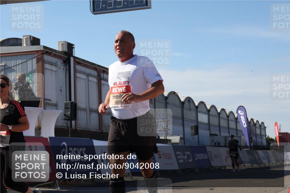 03.10.2025 - Köhlbrandbrückenlauf Luisa Fischer http://msf.ph/oto/9042008 03.10.2025 13:35:43 Ziel 5517, 5539, 5680, 6079, 6396, 6508 meine-sportfotos.de
