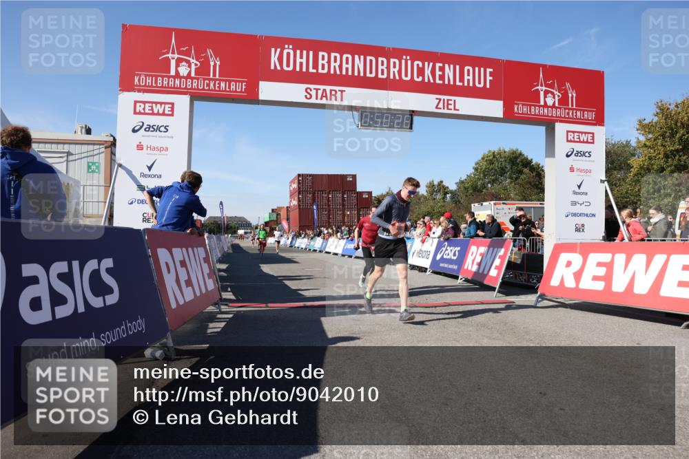 03.10.2025 - Köhlbrandbrückenlauf Lena Gebhardt http://msf.ph/oto/9042010 03.10.2025 12:58:28 Ziel 4083, 4084, 4099, 5706, 5775, 6617, 6732, 6741 meine-sportfotos.de