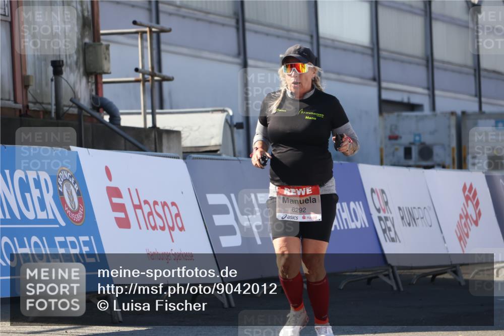 03.10.2025 - Köhlbrandbrückenlauf Luisa Fischer http://msf.ph/oto/9042012 03.10.2025 13:35:48 Ziel 5680, 6079, 6292, 6396, 6508 meine-sportfotos.de