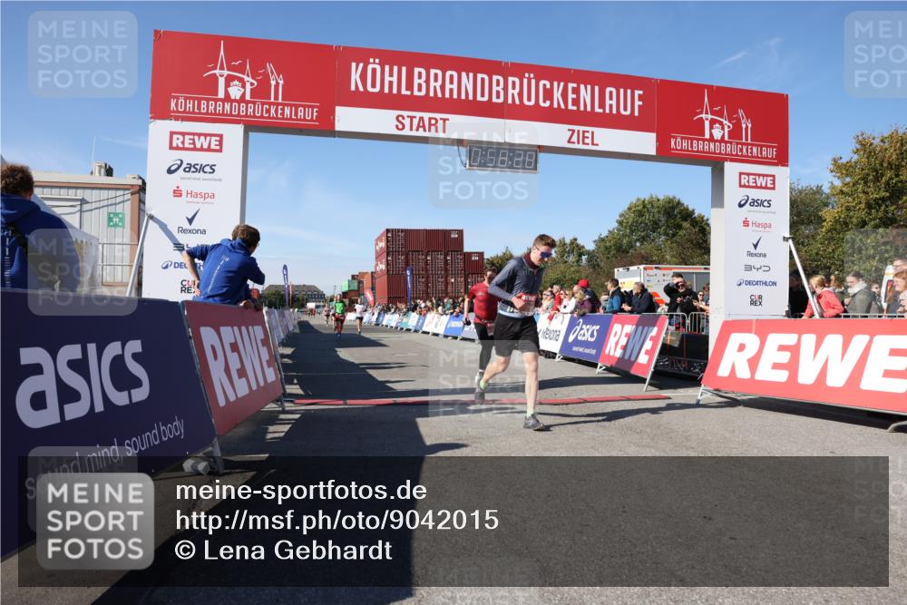 03.10.2025 - Köhlbrandbrückenlauf Lena Gebhardt http://msf.ph/oto/9042015 03.10.2025 12:58:28 Ziel 4083, 4084, 4099, 5706, 5775, 6617, 6732, 6741 meine-sportfotos.de