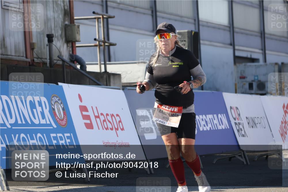 03.10.2025 - Köhlbrandbrückenlauf Luisa Fischer http://msf.ph/oto/9042018 03.10.2025 13:35:49 Ziel 5680, 6079, 6292, 6396, 6508 meine-sportfotos.de