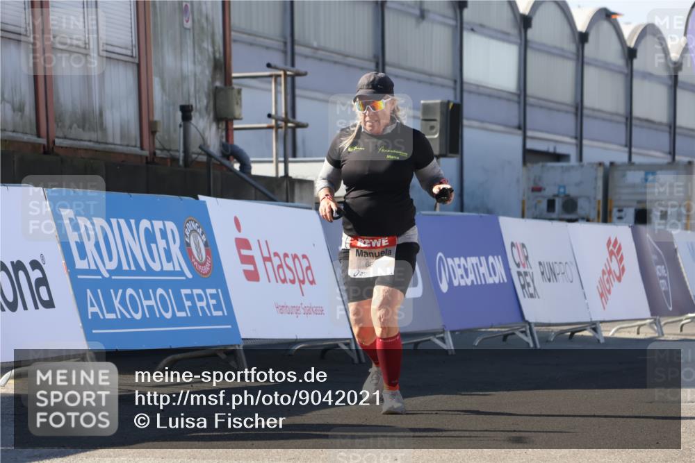 03.10.2025 - Köhlbrandbrückenlauf Luisa Fischer http://msf.ph/oto/9042021 03.10.2025 13:35:49 Ziel 5680, 6079, 6292, 6396, 6508 meine-sportfotos.de