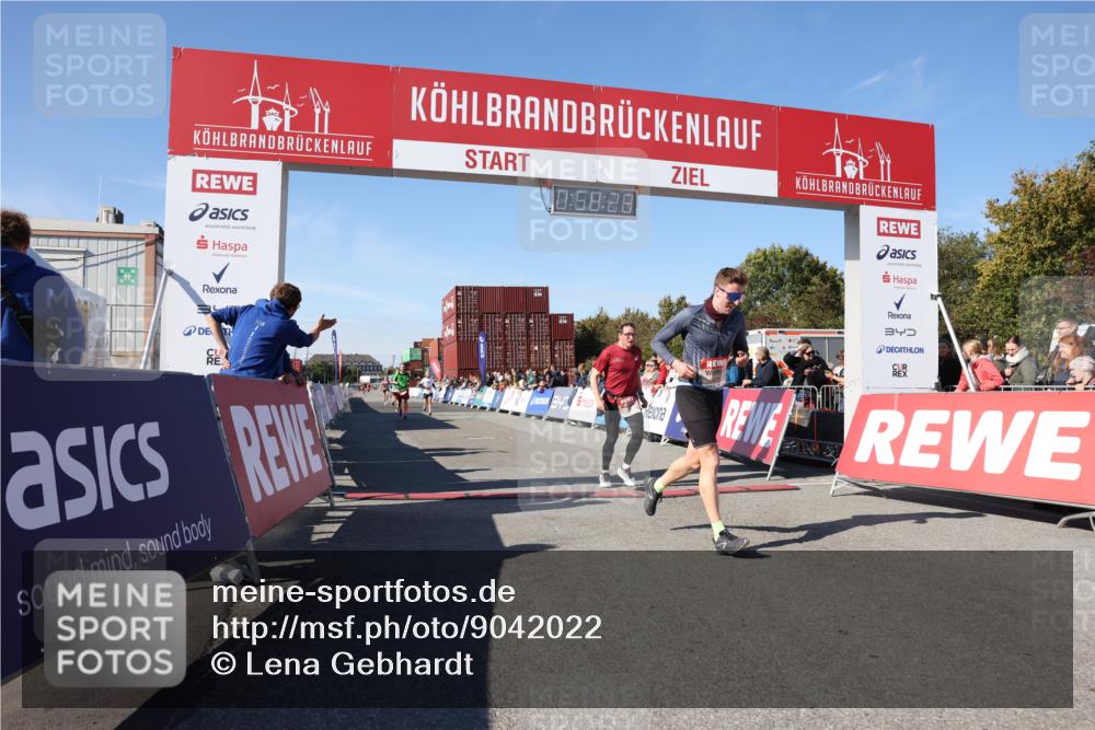 03.10.2025 - Köhlbrandbrückenlauf Lena Gebhardt http://msf.ph/oto/9042022 03.10.2025 12:58:29 Ziel 4083, 4084, 4241, 5706, 5775, 6617, 6732, 6741 meine-sportfotos.de