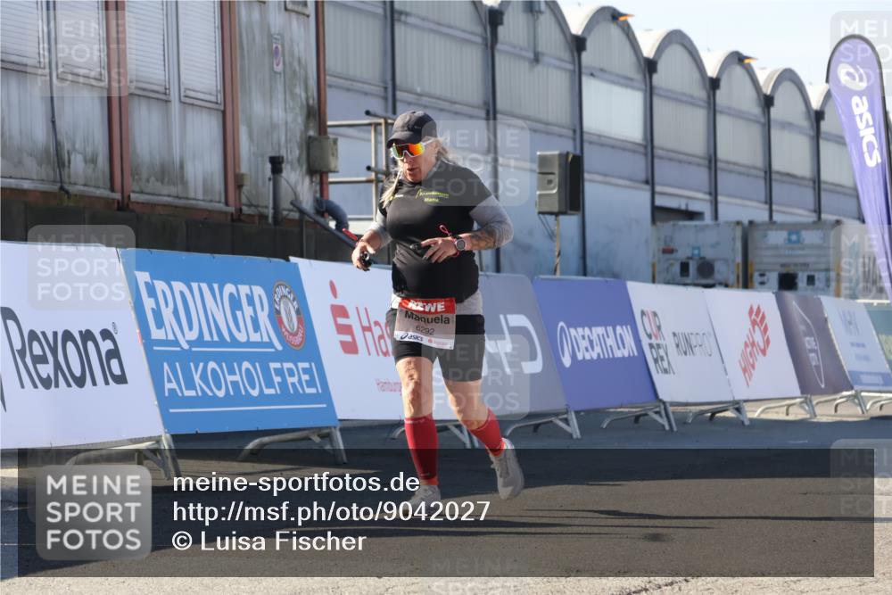 03.10.2025 - Köhlbrandbrückenlauf Luisa Fischer http://msf.ph/oto/9042027 03.10.2025 13:35:49 Ziel 5680, 6079, 6292, 6396, 6508 meine-sportfotos.de