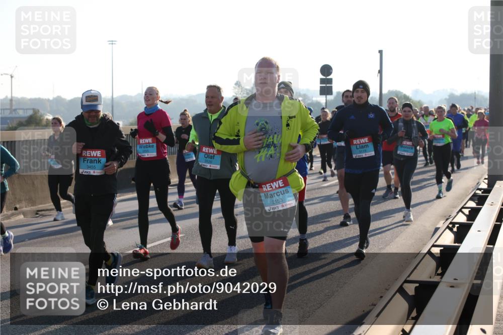 03.10.2025 - Köhlbrandbrückenlauf Lena Gebhardt http://msf.ph/oto/9042029 03.10.2025 09:25:53 Position 1 3455, 2255, 3120, 2153, 3119 meine-sportfotos.de