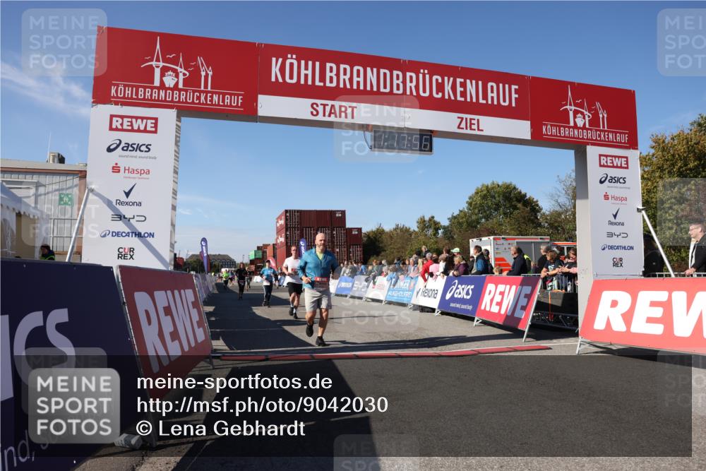 03.10.2025 - Köhlbrandbrückenlauf Lena Gebhardt http://msf.ph/oto/9042030 03.10.2025 13:17:57 Ziel 4333, 4366, 4682, 4829, 5129, 5168, 5685, 5731, 5732, 5917, 6153, 6435, 6485 meine-sportfotos.de