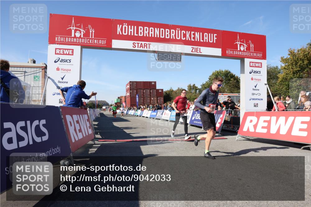 03.10.2025 - Köhlbrandbrückenlauf Lena Gebhardt http://msf.ph/oto/9042033 03.10.2025 12:58:29 Ziel 4083, 4084, 4241, 5706, 5775, 6617, 6732, 6741 meine-sportfotos.de