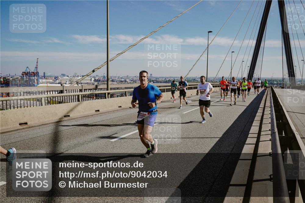 03.10.2025 - Köhlbrandbrückenlauf Michael Burmester http://msf.ph/oto/9042034 03.10.2025 12:23:17 Position 1  meine-sportfotos.de