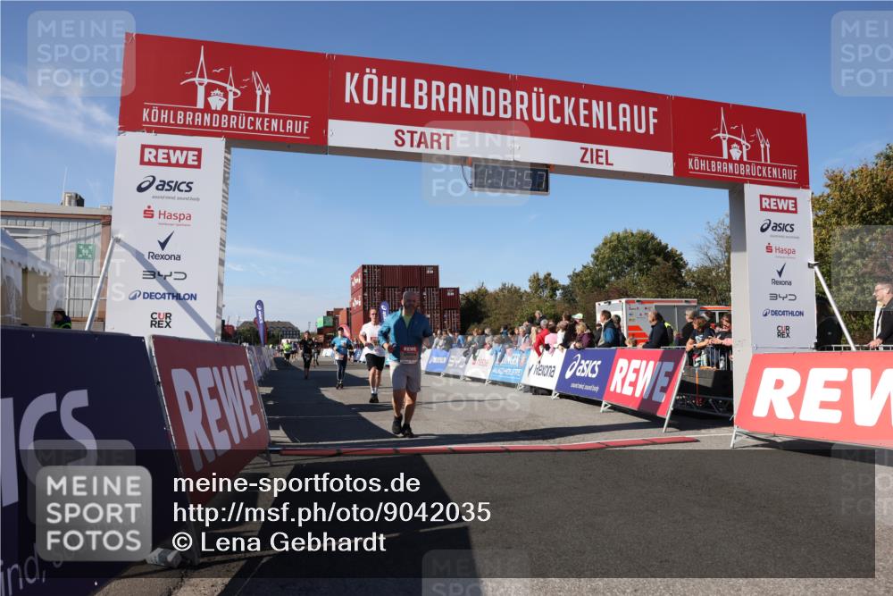 03.10.2025 - Köhlbrandbrückenlauf Lena Gebhardt http://msf.ph/oto/9042035 03.10.2025 13:17:57 Ziel 4333, 4366, 4682, 4829, 5129, 5168, 5685, 5731, 5732, 5917, 6153, 6435, 6485 meine-sportfotos.de