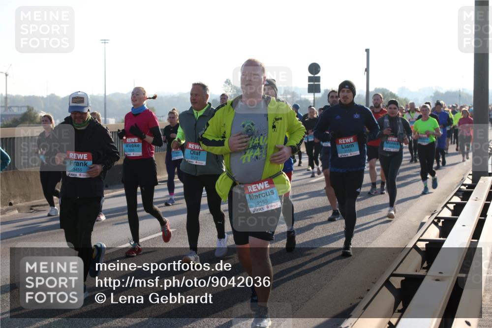 03.10.2025 - Köhlbrandbrückenlauf Lena Gebhardt http://msf.ph/oto/9042036 03.10.2025 09:25:53 Position 1 3455, 2255, 3120, 2153, 3119, 1 meine-sportfotos.de