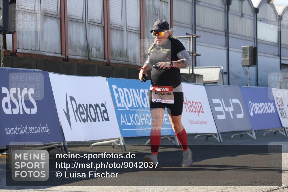 03.10.2025 - Köhlbrandbrückenlauf Luisa Fischer http://msf.ph/oto/9042037 03.10.2025 13:35:50 Ziel 5680, 6079, 6292, 6396, 6508 meine-sportfotos.de