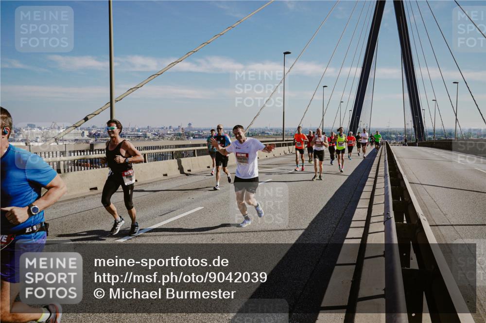 03.10.2025 - Köhlbrandbrückenlauf Michael Burmester http://msf.ph/oto/9042039 03.10.2025 12:23:18 Position 1  meine-sportfotos.de