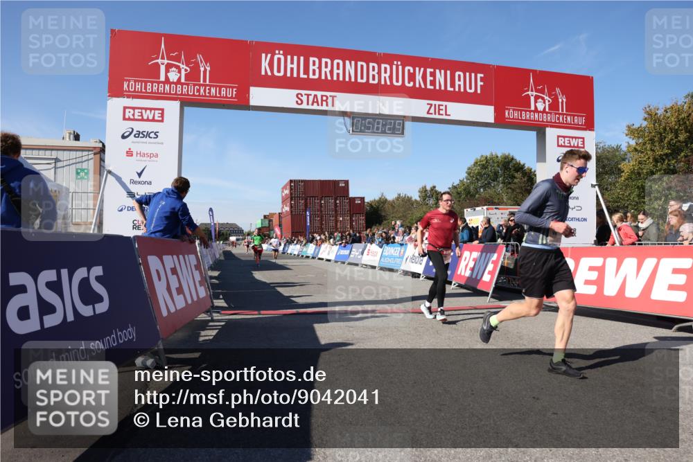 03.10.2025 - Köhlbrandbrückenlauf Lena Gebhardt http://msf.ph/oto/9042041 03.10.2025 12:58:29 Ziel 4083, 4084, 4241, 5706, 5775, 6617, 6732, 6741 meine-sportfotos.de