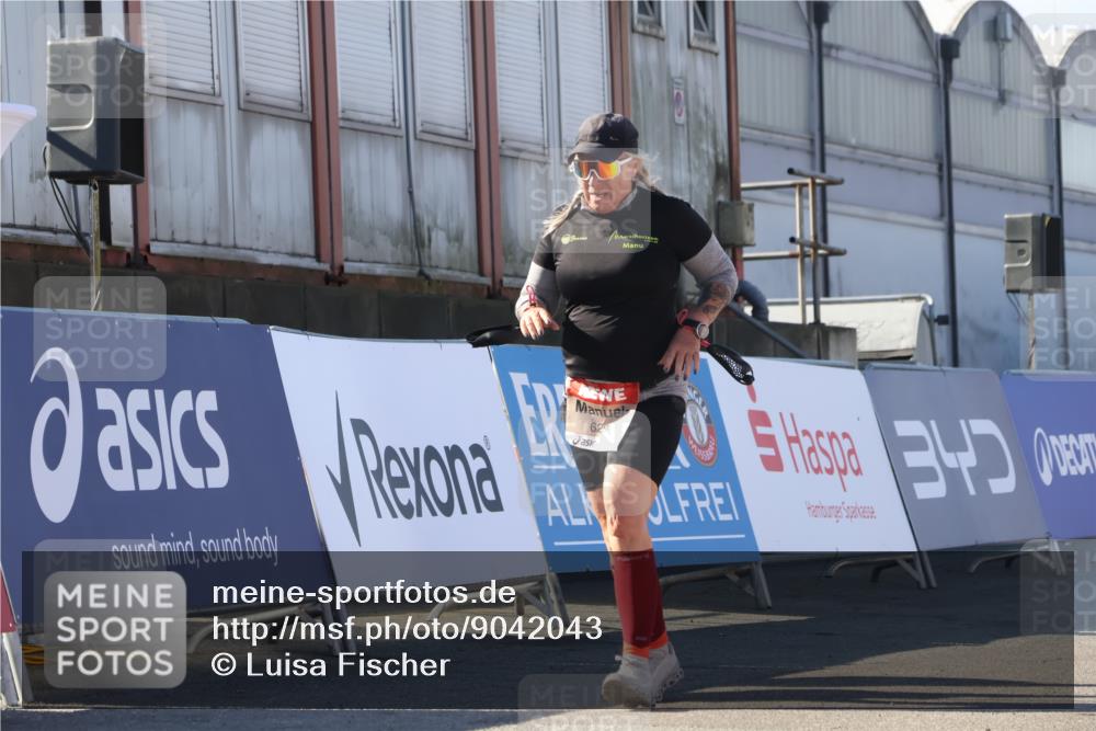 03.10.2025 - Köhlbrandbrückenlauf Luisa Fischer http://msf.ph/oto/9042043 03.10.2025 13:35:50 Ziel 5680, 6079, 6292, 6396, 6508 meine-sportfotos.de