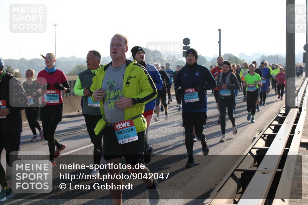 03.10.2025 - Köhlbrandbrückenlauf Lena Gebhardt http://msf.ph/oto/9042047 03.10.2025 09:25:54 Position 1 2255, 3120, 2153, 3119 meine-sportfotos.de
