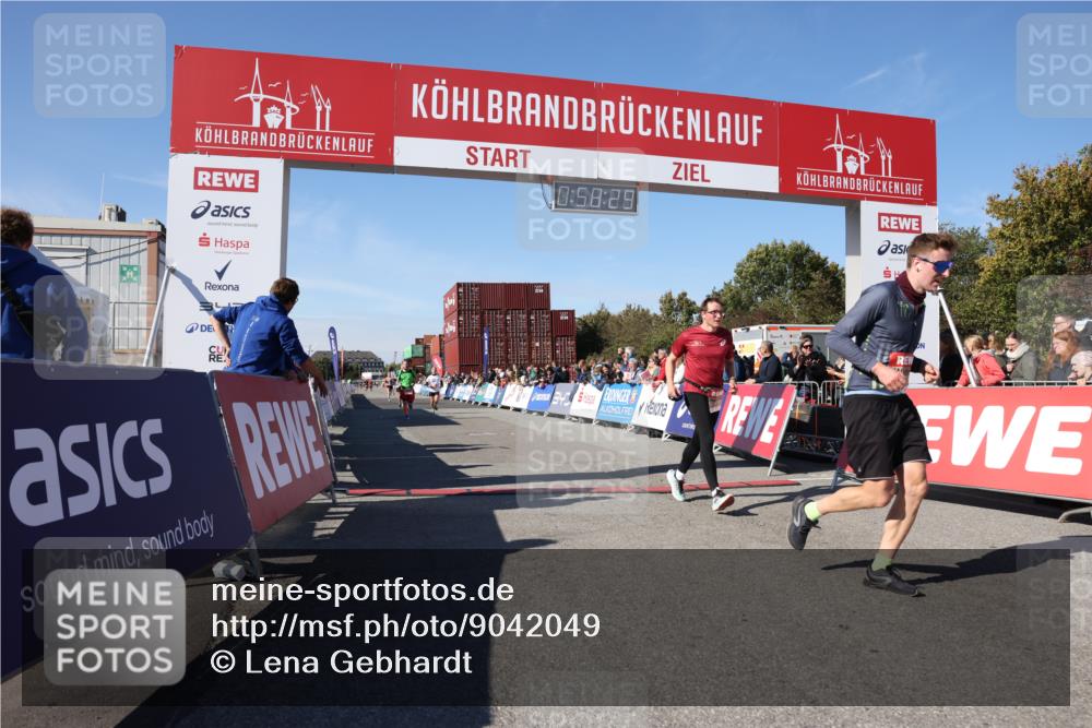 03.10.2025 - Köhlbrandbrückenlauf Lena Gebhardt http://msf.ph/oto/9042049 03.10.2025 12:58:29 Ziel 4083, 4084, 4241, 5706, 5775, 6617, 6732, 6741 meine-sportfotos.de