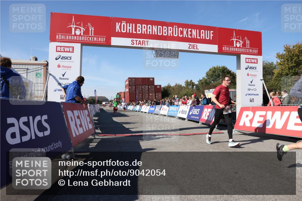 03.10.2025 - Köhlbrandbrückenlauf Lena Gebhardt http://msf.ph/oto/9042054 03.10.2025 12:58:30 Ziel 4083, 4084, 4241, 5706, 5775, 6617, 6732, 6741 meine-sportfotos.de