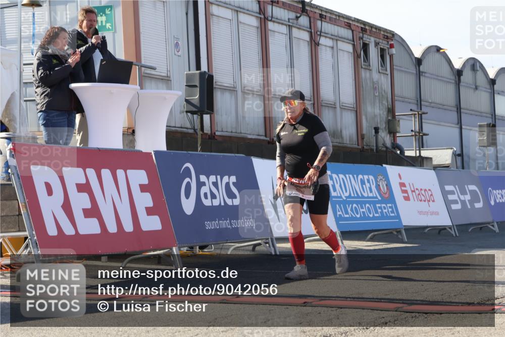 03.10.2025 - Köhlbrandbrückenlauf Luisa Fischer http://msf.ph/oto/9042056 03.10.2025 13:35:51 Ziel 6079, 6292, 6508 meine-sportfotos.de