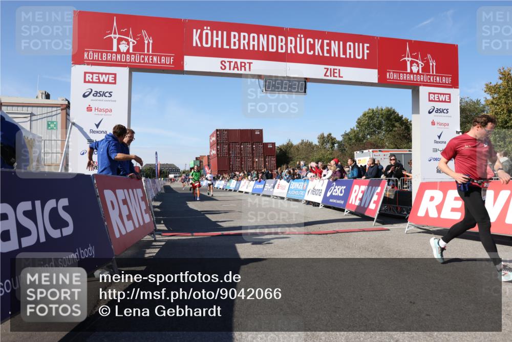 03.10.2025 - Köhlbrandbrückenlauf Lena Gebhardt http://msf.ph/oto/9042066 03.10.2025 12:58:30 Ziel 4083, 4084, 4241, 5706, 5775, 6617, 6732, 6741 meine-sportfotos.de