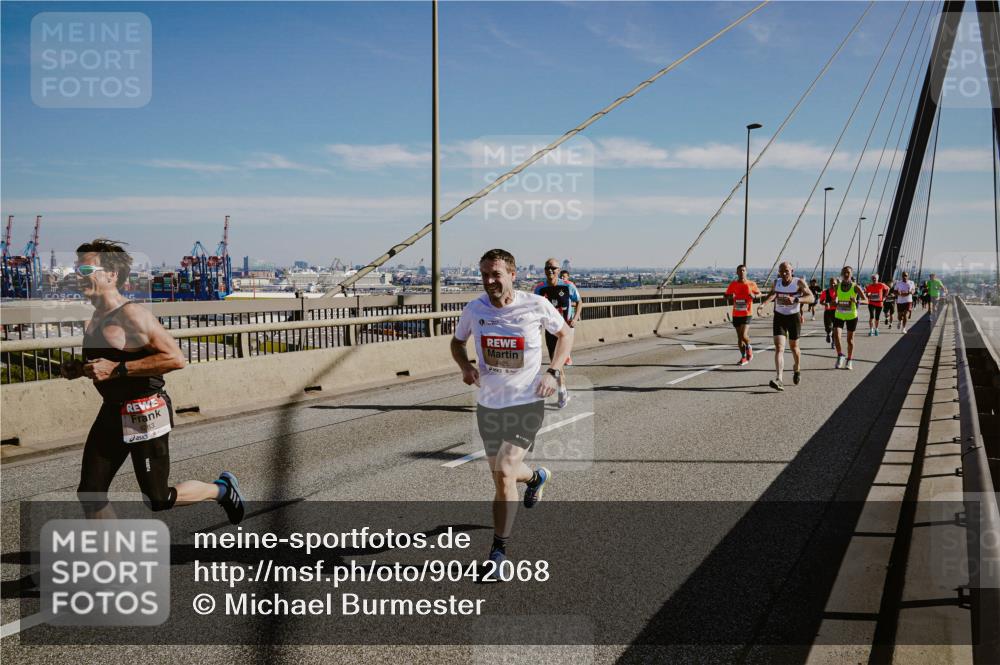 03.10.2025 - Köhlbrandbrückenlauf Michael Burmester http://msf.ph/oto/9042068 03.10.2025 12:23:19 Position 1 83 meine-sportfotos.de