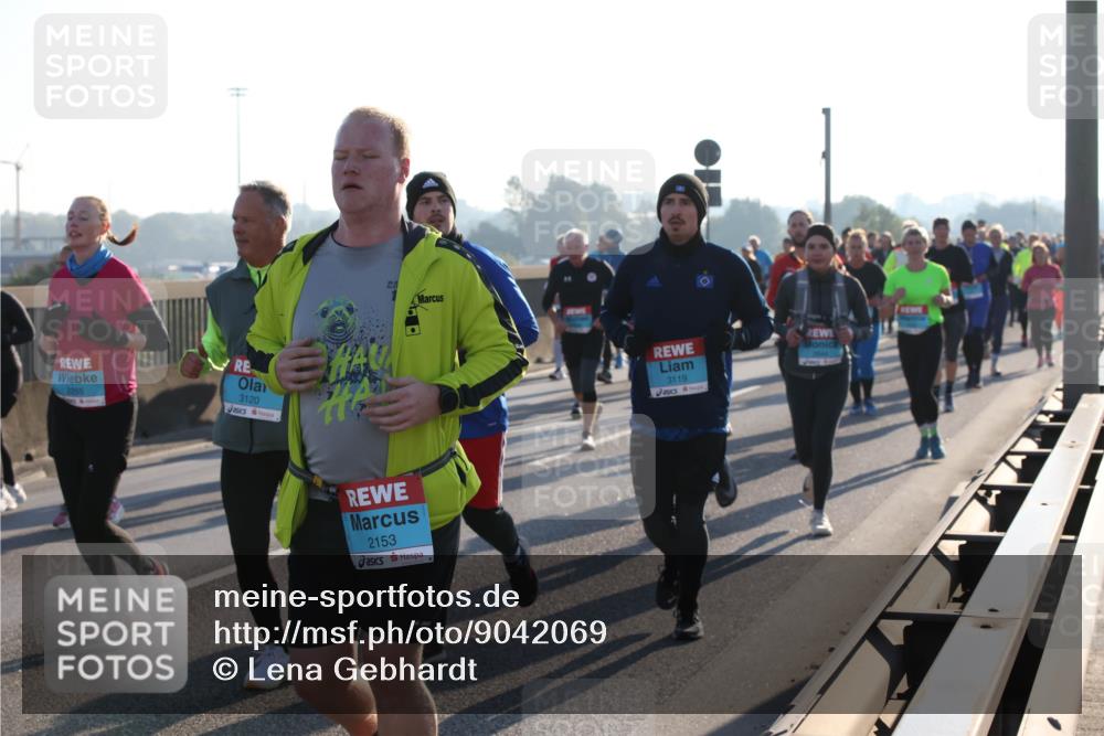 03.10.2025 - Köhlbrandbrückenlauf Lena Gebhardt http://msf.ph/oto/9042069 03.10.2025 09:25:54 Position 1 2255, 3120, 2153, 3119 meine-sportfotos.de