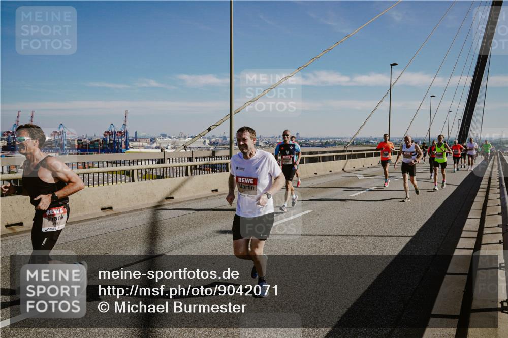 03.10.2025 - Köhlbrandbrückenlauf Michael Burmester http://msf.ph/oto/9042071 03.10.2025 12:23:19 Position 1 283 meine-sportfotos.de