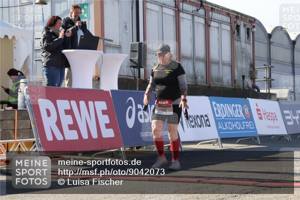 03.10.2025 - Köhlbrandbrückenlauf Luisa Fischer http://msf.ph/oto/9042073 03.10.2025 13:35:52 Ziel 6079, 6292, 6508 meine-sportfotos.de