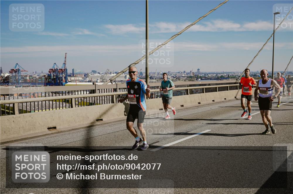 03.10.2025 - Köhlbrandbrückenlauf Michael Burmester http://msf.ph/oto/9042077 03.10.2025 12:23:20 Position 1  meine-sportfotos.de