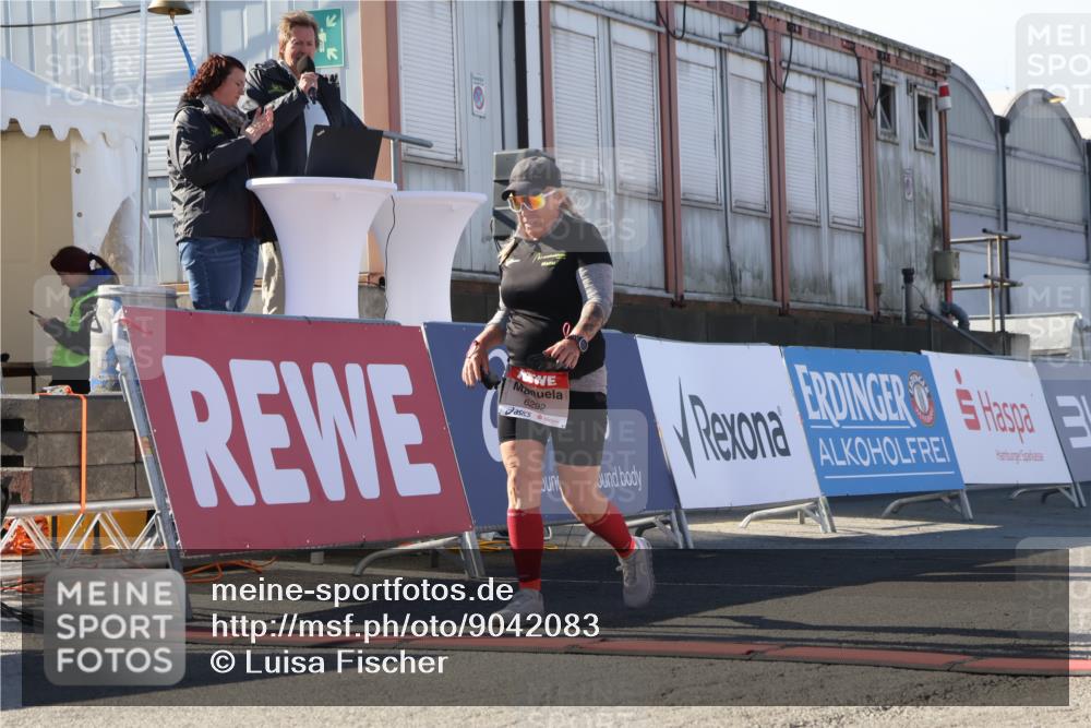 03.10.2025 - Köhlbrandbrückenlauf Luisa Fischer http://msf.ph/oto/9042083 03.10.2025 13:35:52 Ziel 6079, 6292, 6508 meine-sportfotos.de