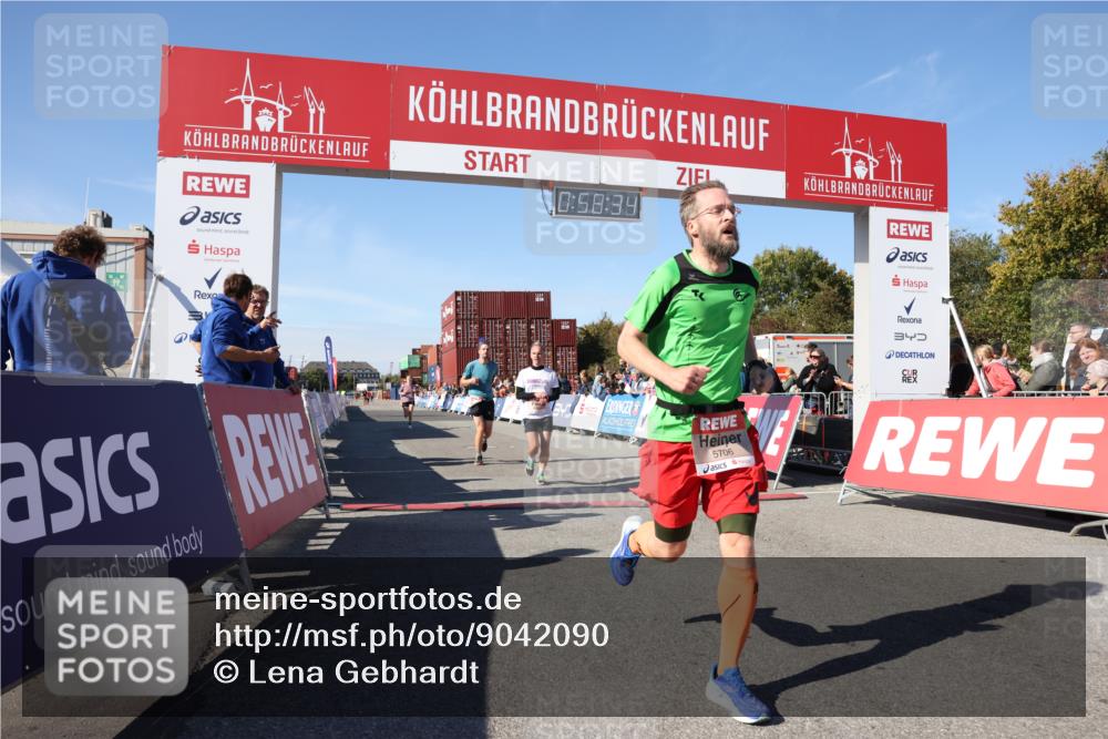 03.10.2025 - Köhlbrandbrückenlauf Lena Gebhardt http://msf.ph/oto/9042090 03.10.2025 12:58:34 Ziel 4084, 4148, 4241, 5706, 5775, 6617, 6741 meine-sportfotos.de