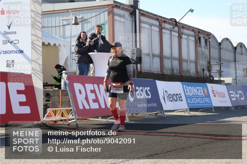 03.10.2025 - Köhlbrandbrückenlauf Luisa Fischer http://msf.ph/oto/9042091 03.10.2025 13:35:53 Ziel 4972, 6292 meine-sportfotos.de