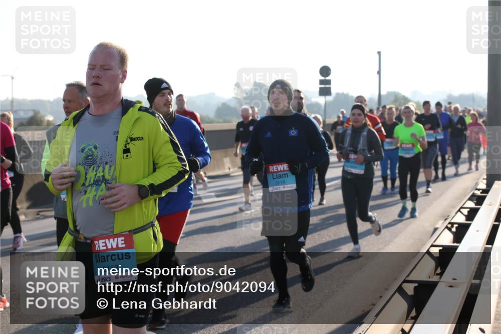 03.10.2025 - Köhlbrandbrückenlauf Lena Gebhardt http://msf.ph/oto/9042094 03.10.2025 09:25:54 Position 1 2153, 3119 meine-sportfotos.de
